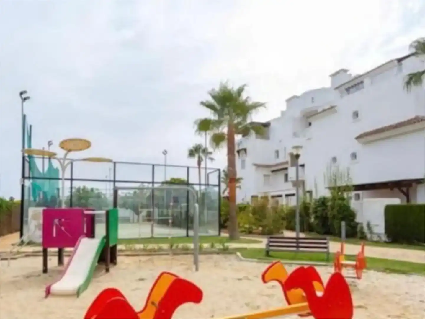 Außenansicht von Wohnung zur Miete in Rota mit Klimaanlage, Schwimmbad und Möbliert