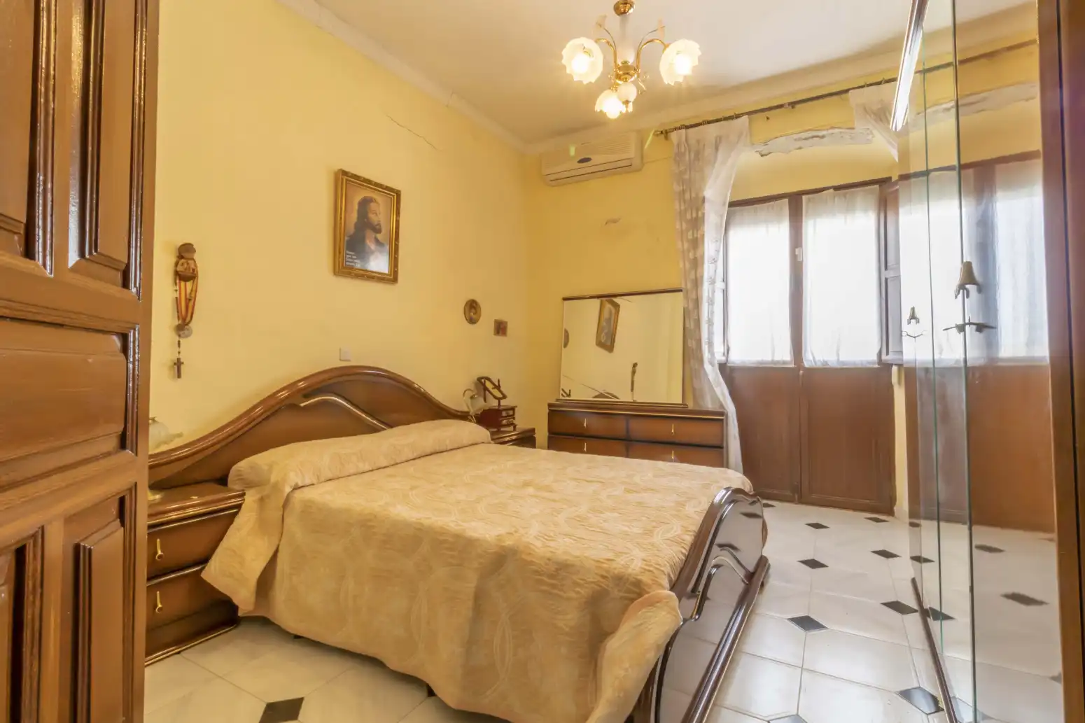 Dormitori de Casa adosada en venda en Villanueva del Río y Minas amb Aire condicionat, Terrassa i Balcó