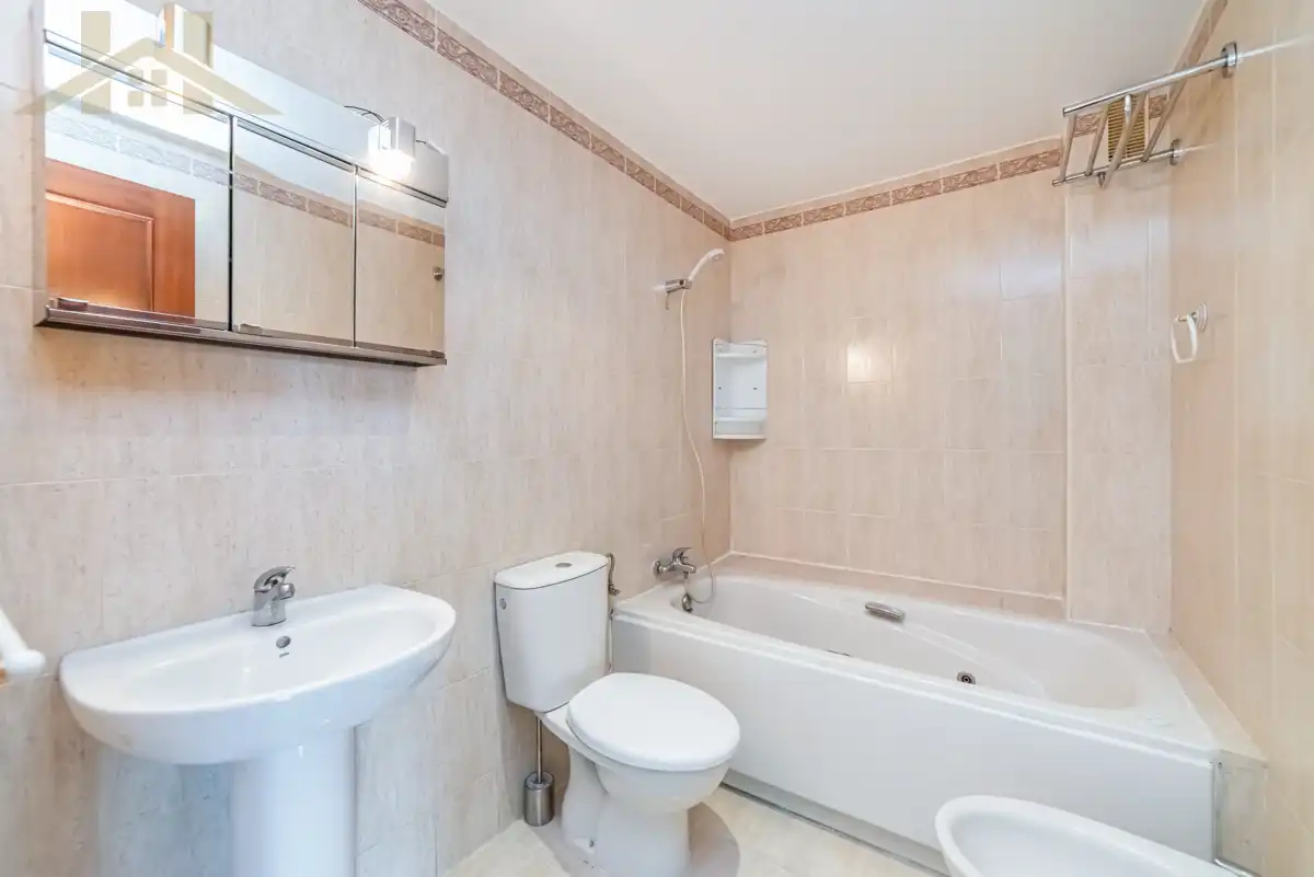 Bathroom of Flat for sale in Torrejón de Ardoz  with Air Conditioner, Heating and Private garden