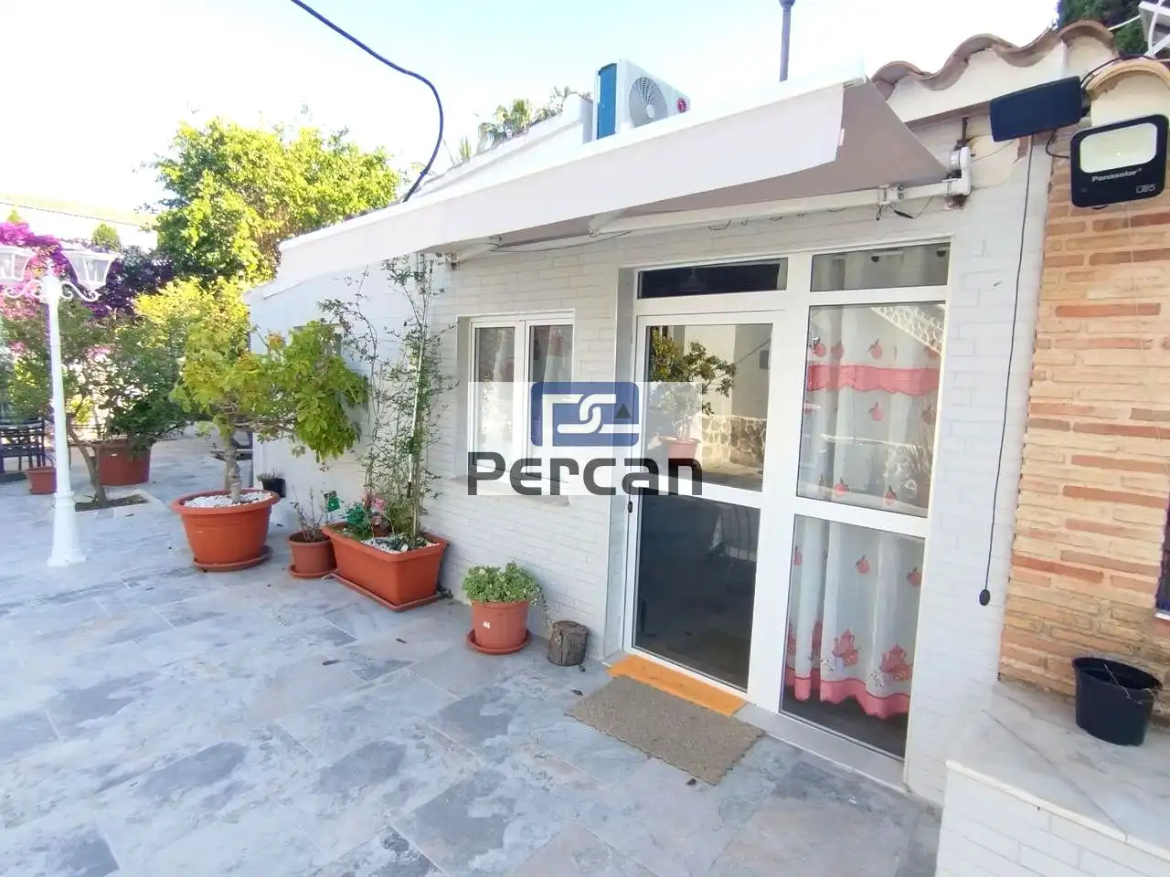 Vista exterior de Casa o xalet en venda en El Campello amb Aire condicionat, Jardí privat i Terrassa