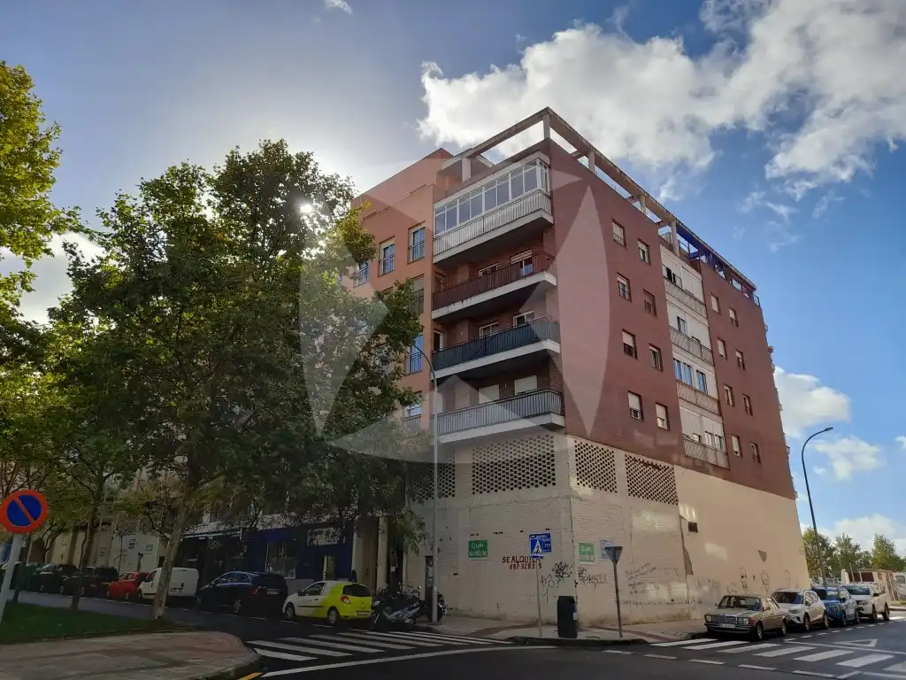 Vista exterior de Àtic de lloguer en Badajoz amb Aire condicionat i Terrassa
