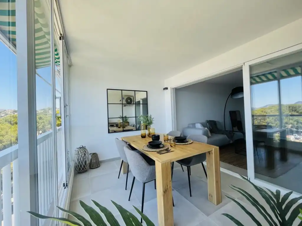 Menjador de Apartament de lloguer en Calvià amb Aire condicionat, Terrassa i Moblat
