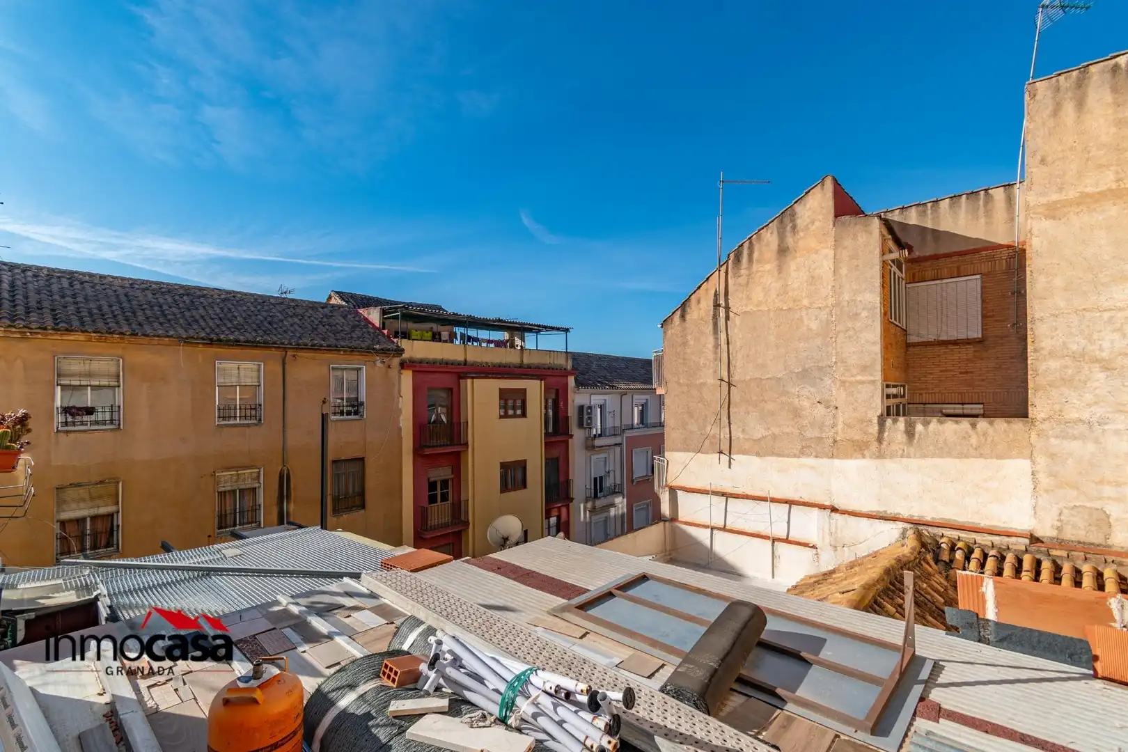 Vista exterior de Edificio en venta en Granada