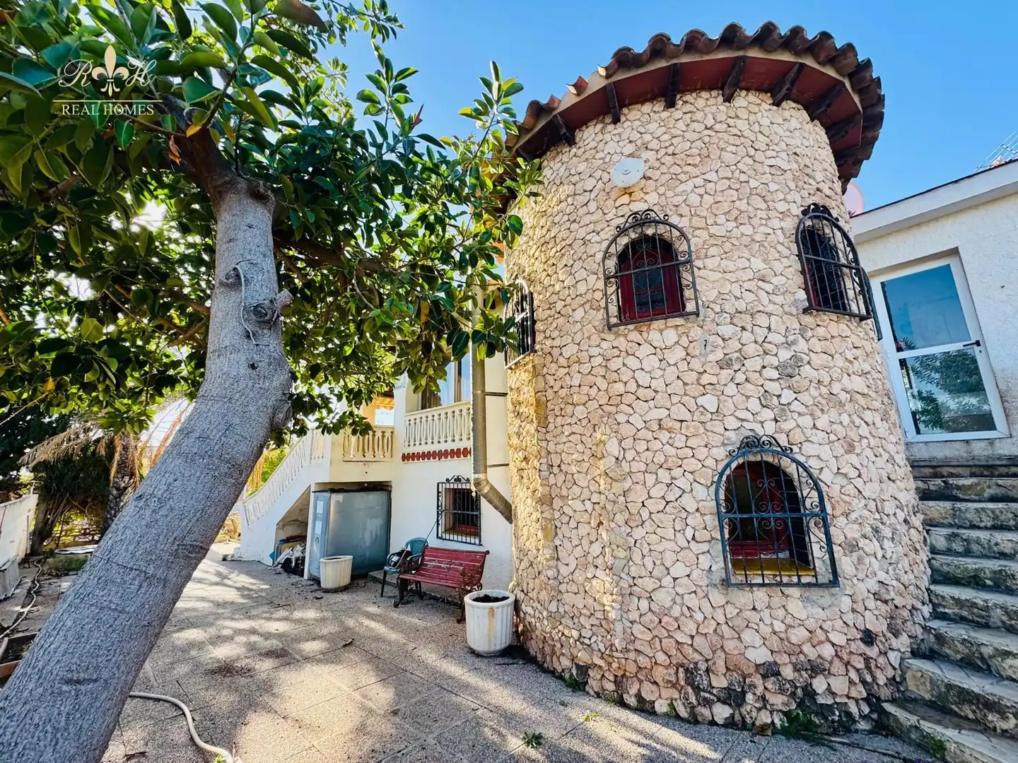 Vista exterior de Casa o xalet en venda en L'Alfàs del Pi amb Terrassa i Piscina