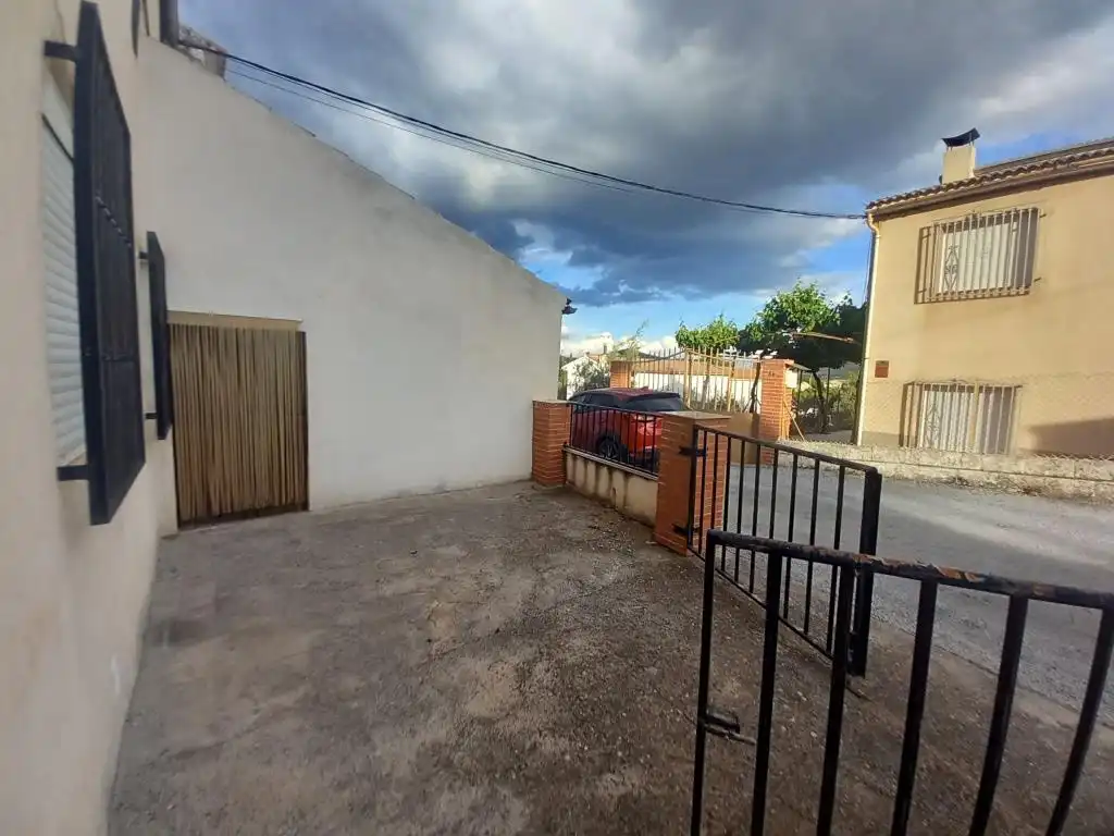 Vista exterior de Casa o chalet en venta en Alcalá la Real con Terraza y Amueblado