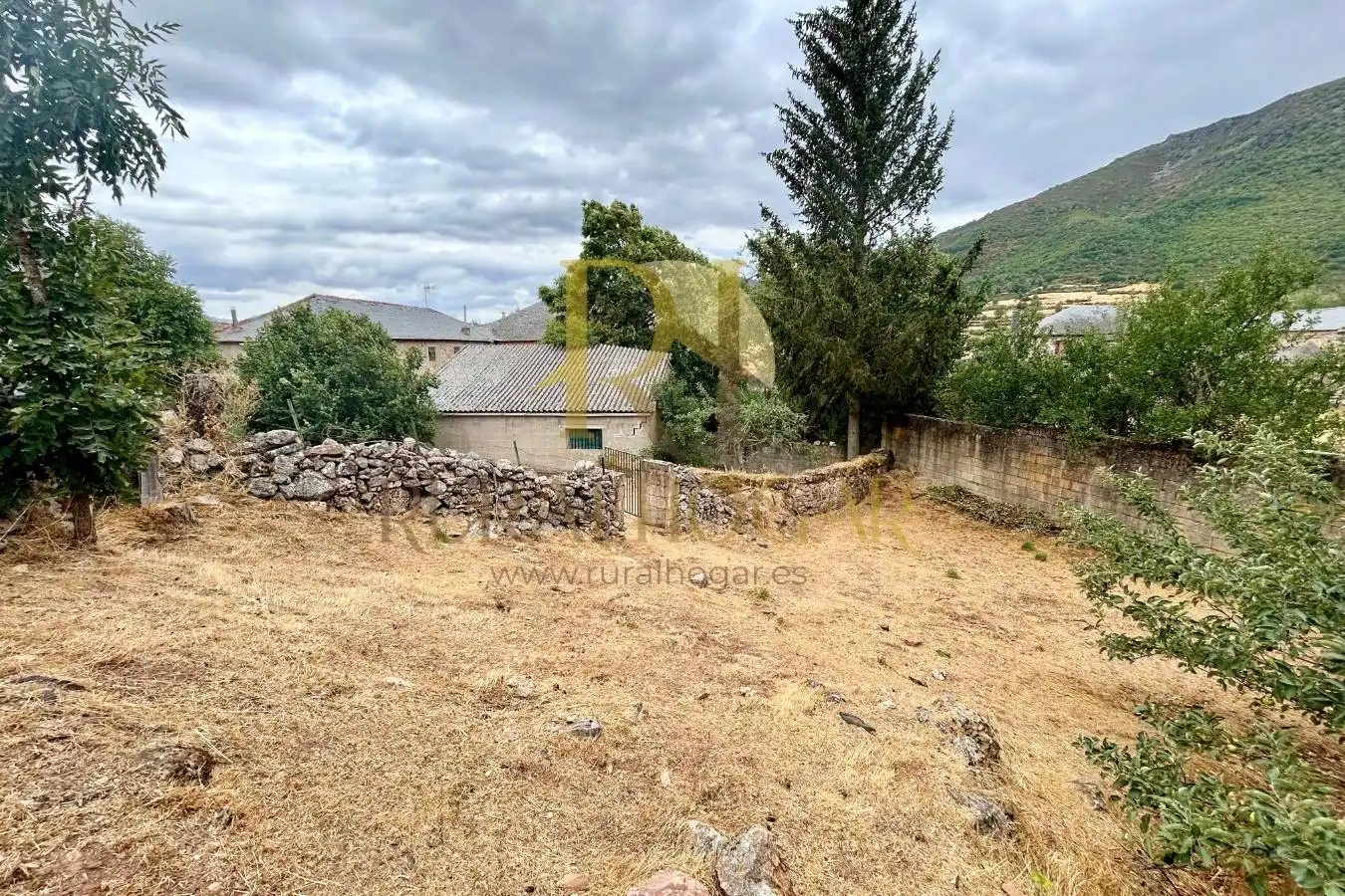 Casa adosada en venta en Cabrillanes con Calefacción, Jardín privado y Amueblado