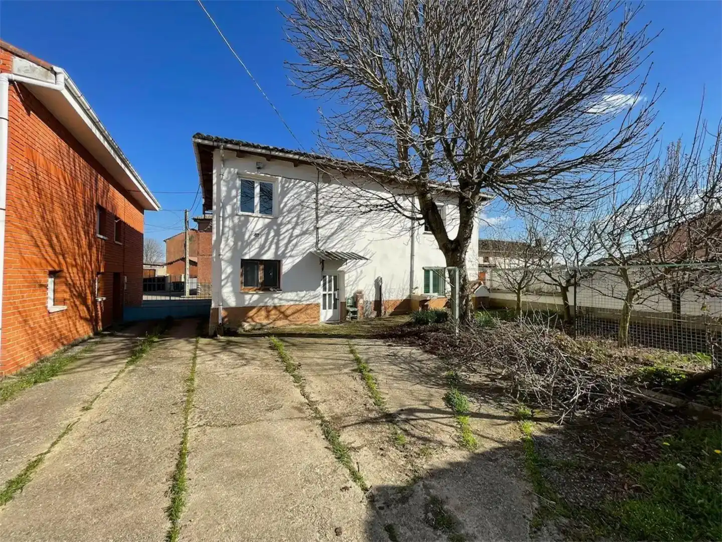 Exterior view of Flat for sale in Gradefes  with Parquet flooring and Furnished