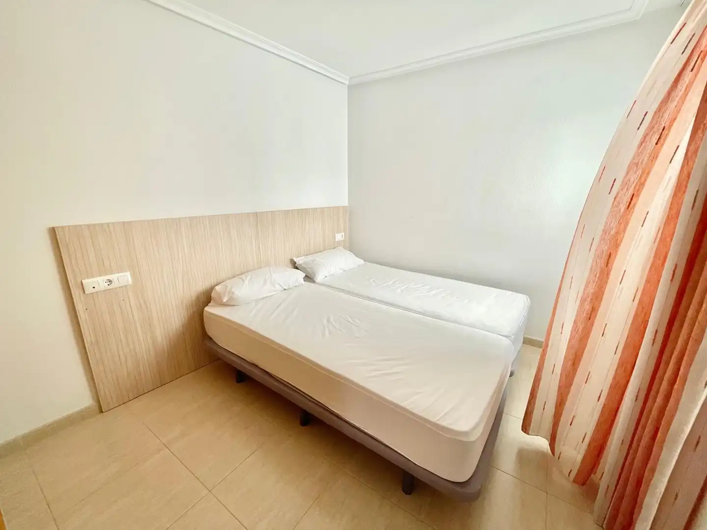 Dormitori de Apartament de lloguer en Los Alcázares amb Aire condicionat, Traster i Moblat