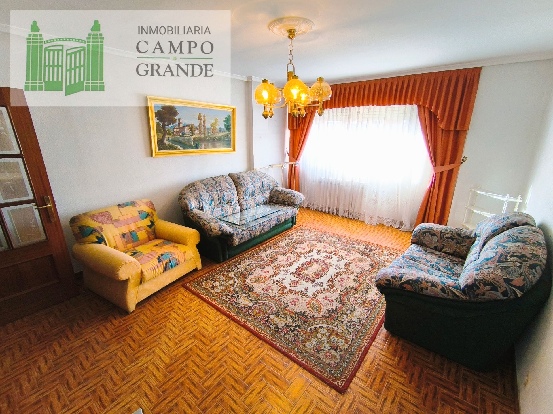 Sala de estar de Piso en venta en Venta de Baños con Calefacción, Trastero y Amueblado