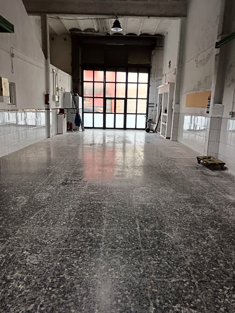 Premises for sale in Badalona