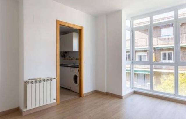 Piso en Venta en Calle del Apóstol Santiago, 38 en Ventas