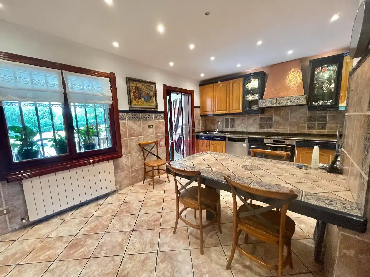 Cocina de Casa o chalet en venta en Loiu con Jardín privado, Terraza y Trastero