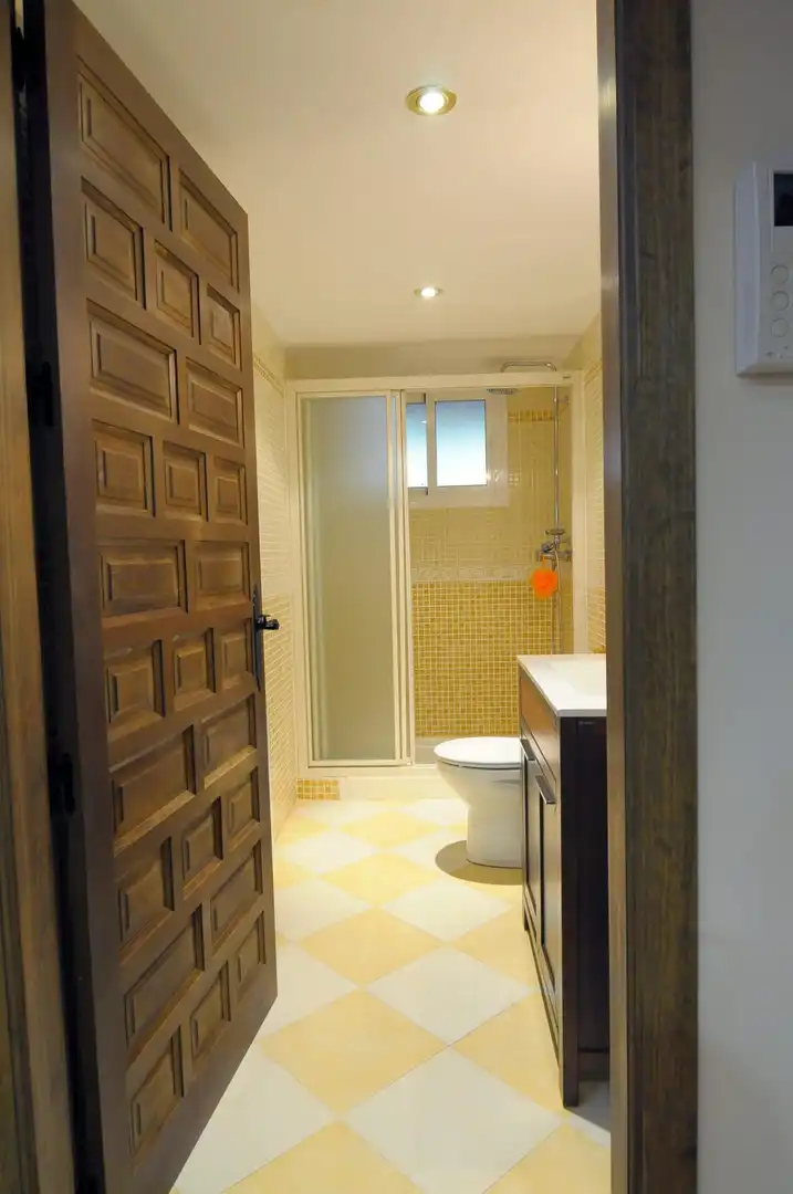 Bany de Casa o xalet en venda en Valdepeñas amb Terrassa, Piscina i Moblat