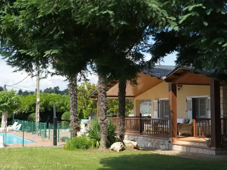 Jardí de Casa o xalet en venda en Ponferrada amb Piscina i Balcó