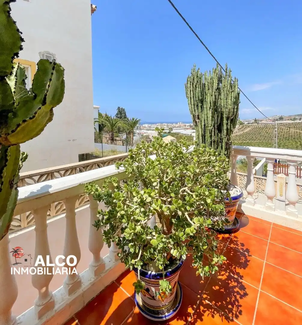 Terrassa de Casa o xalet en venda en Torrox amb Aire condicionat, Terrassa i Piscina