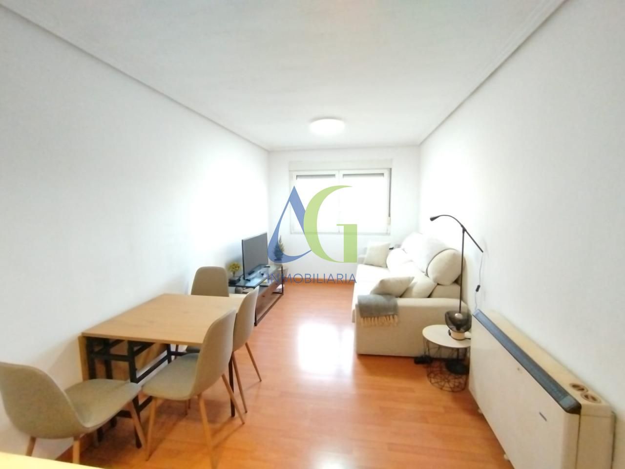 Sala d'estar de Apartament en venda en San Andrés del Rabanedo amb Calefacció, Parquet i Traster