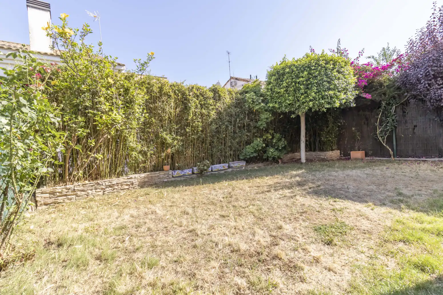 Jardín de Casa adosada en venta en Espartinas con Aire acondicionado, Terraza y Piscina