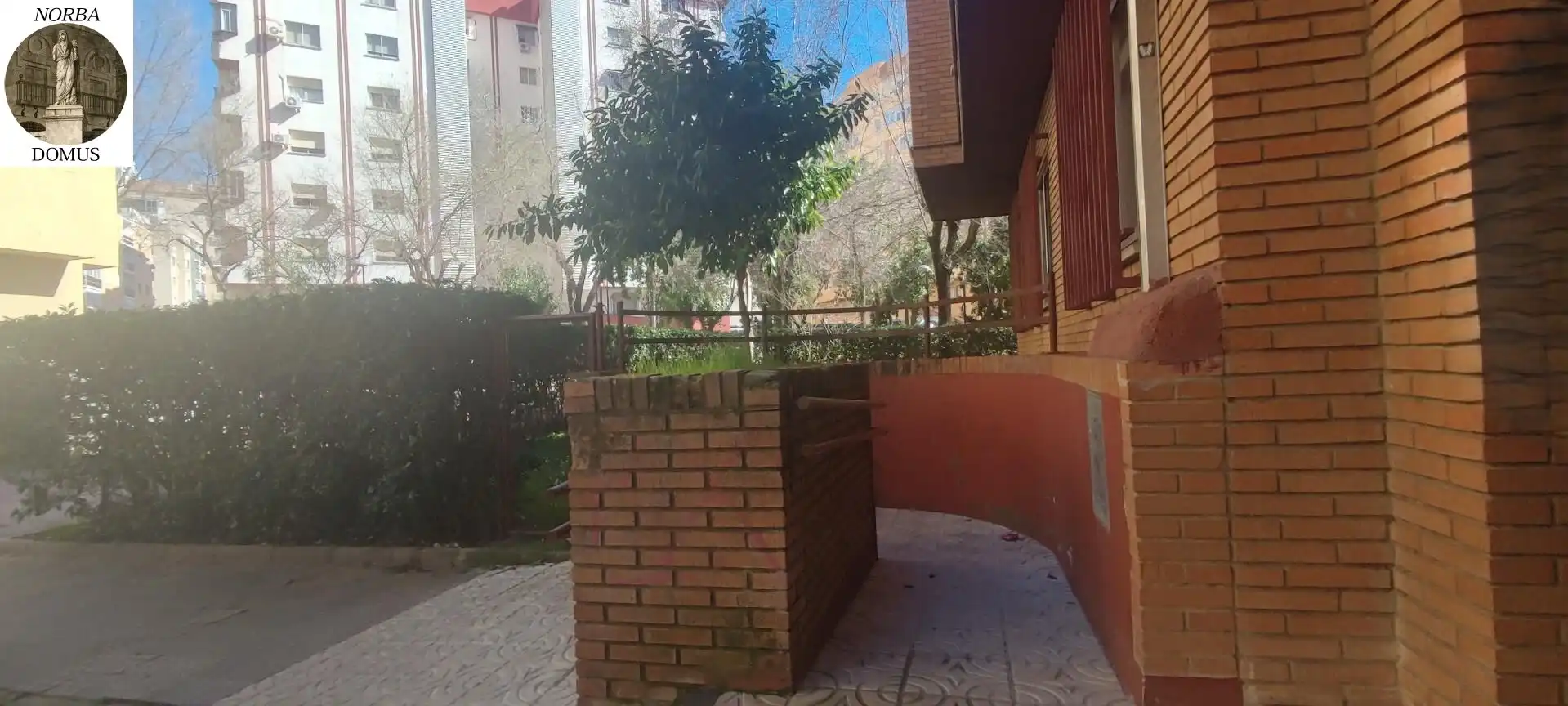 Vista exterior de Planta baja en venta en Cáceres con Jardín privado, Terraza y Amueblado