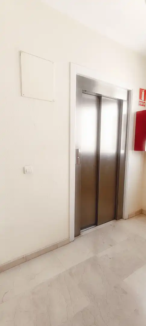 Flat for rent in Sevilla  with Air Conditioner, Storage room and Oven