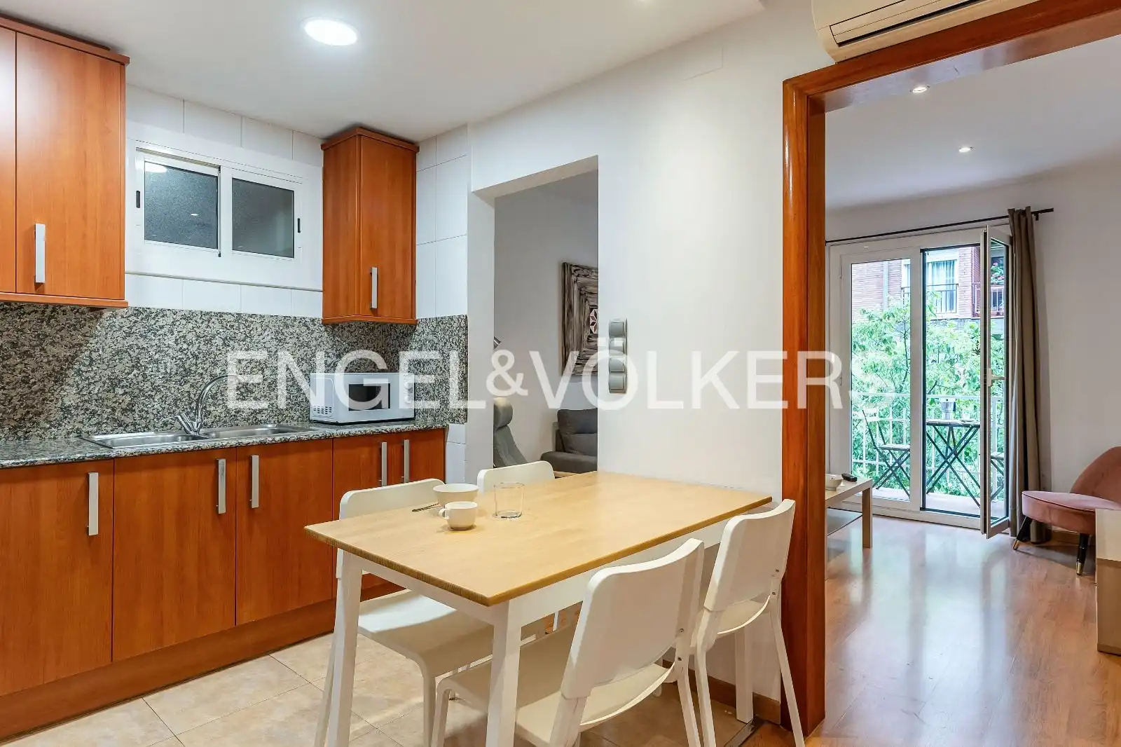 Cuina de Pis de lloguer en Barcelona amb Aire condicionat, Calefacció i Parquet