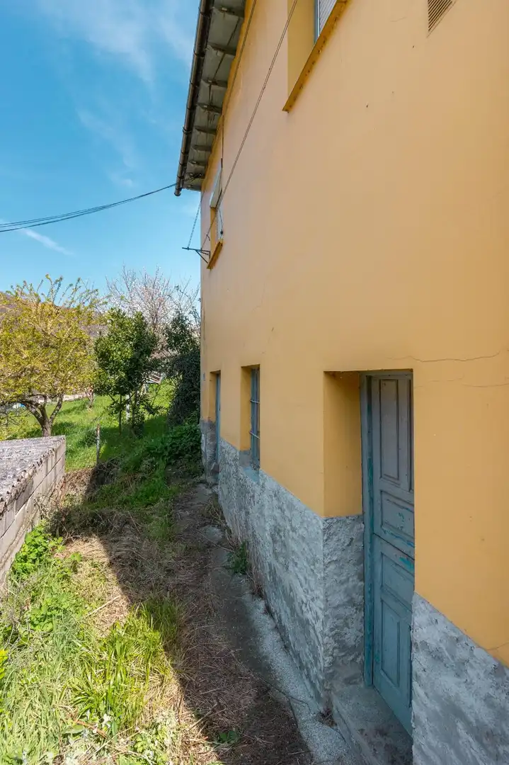 Vista exterior de Casa o xalet en venda en Cangas del Narcea amb Calefacció, Jardí privat i Terrassa