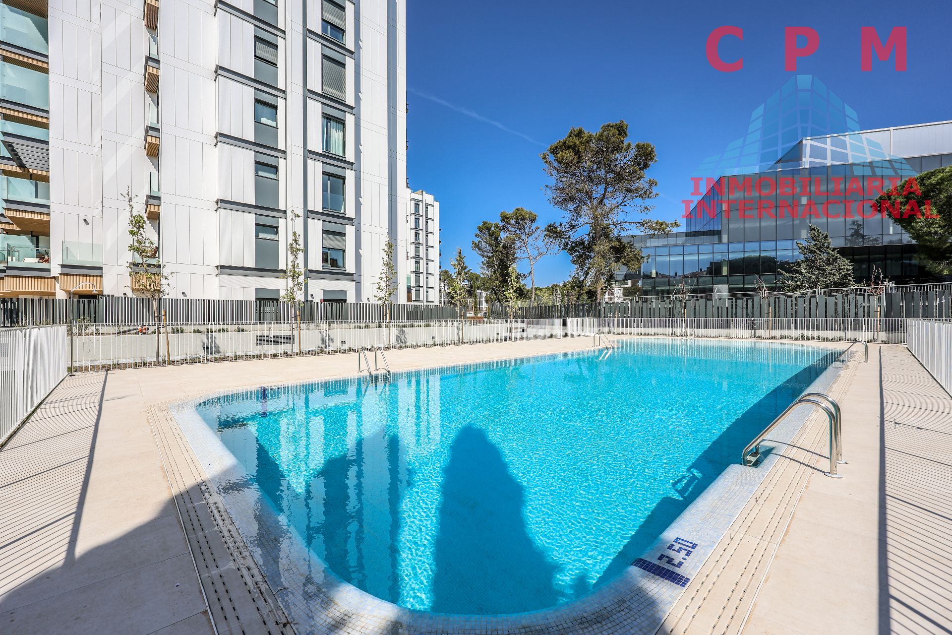 Swimming pool of Flat for rent in  Madrid Capital  with Air Conditioner, Heating and Parquet flooring