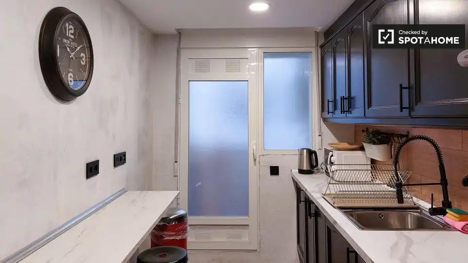 Habitació a Penya - Roja - Avda. Francia