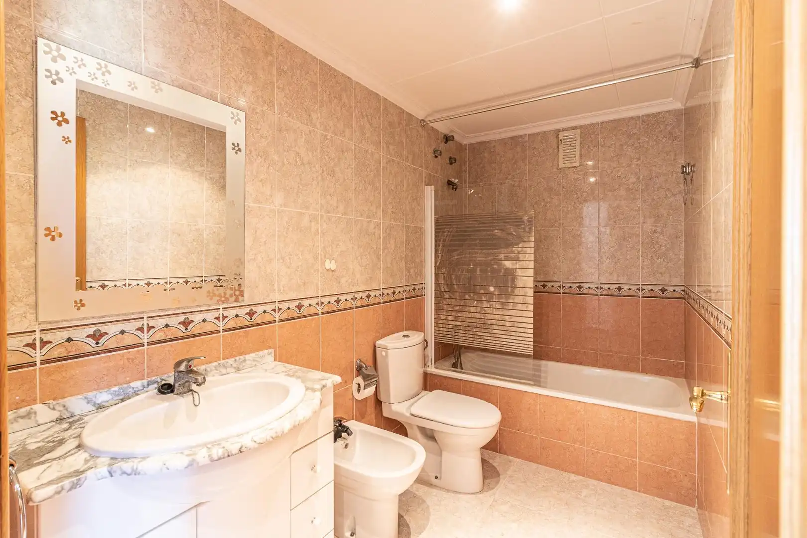 Baño de Piso en venta en Cullera con Aire acondicionado, Calefacción y Balcón