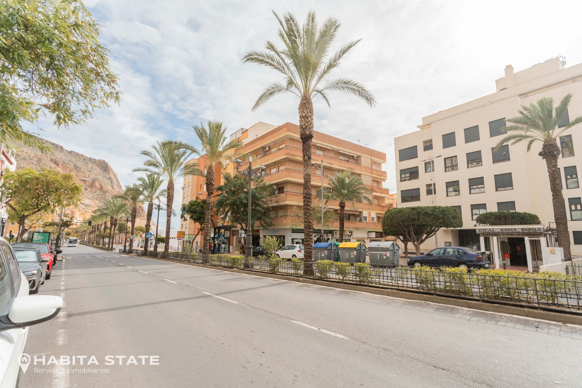 Vista exterior de Pis en venda en Roquetas de Mar amb Aire condicionat i Moblat
