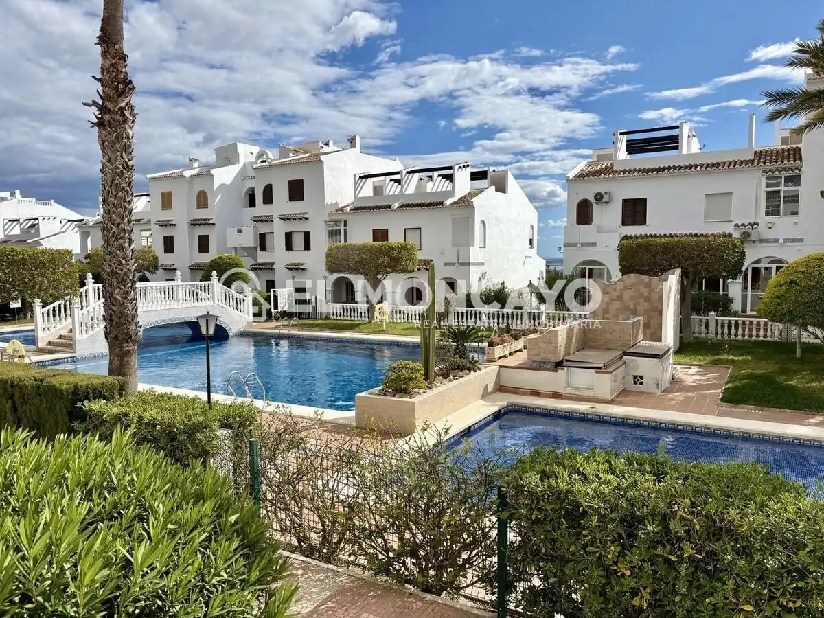 Vista exterior de Casa adosada en venta en Rojales con Aire acondicionado, Calefacción y Jardín privado