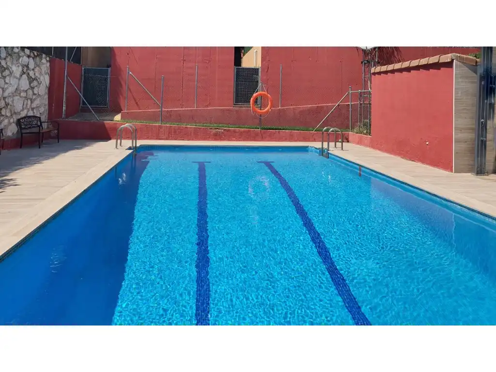 Piscina de Casa adosada en venda en Colmenar Viejo amb Aire condicionat, Jardí privat i Terrassa