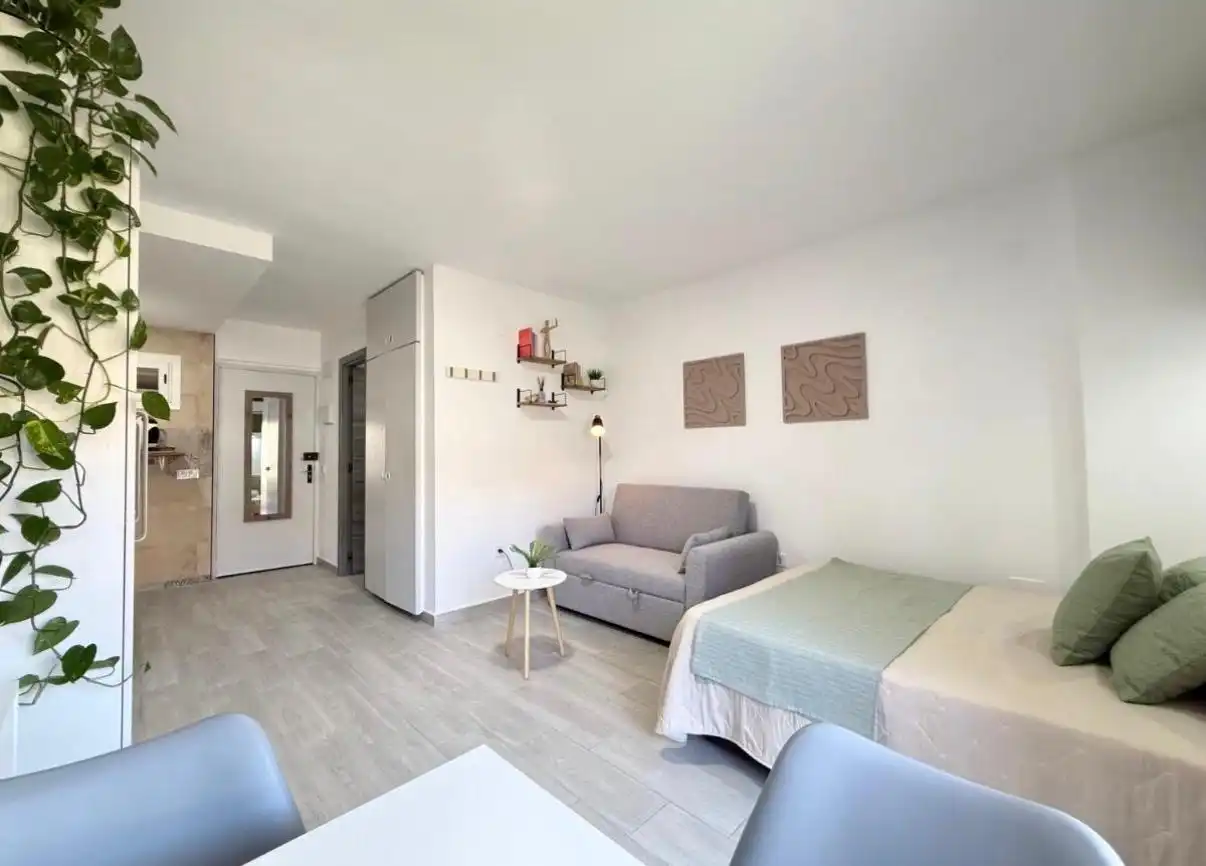 Bedroom of Flat for rent in Parque de la Paloma