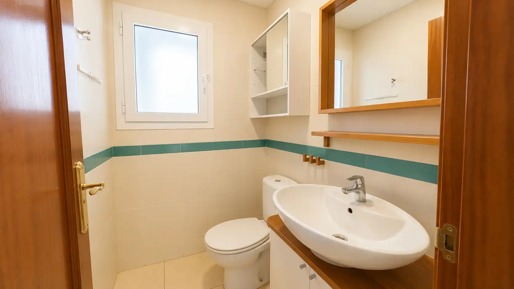 Baño de Apartamento en venta en Arona con Terraza, Horno y Lavadora