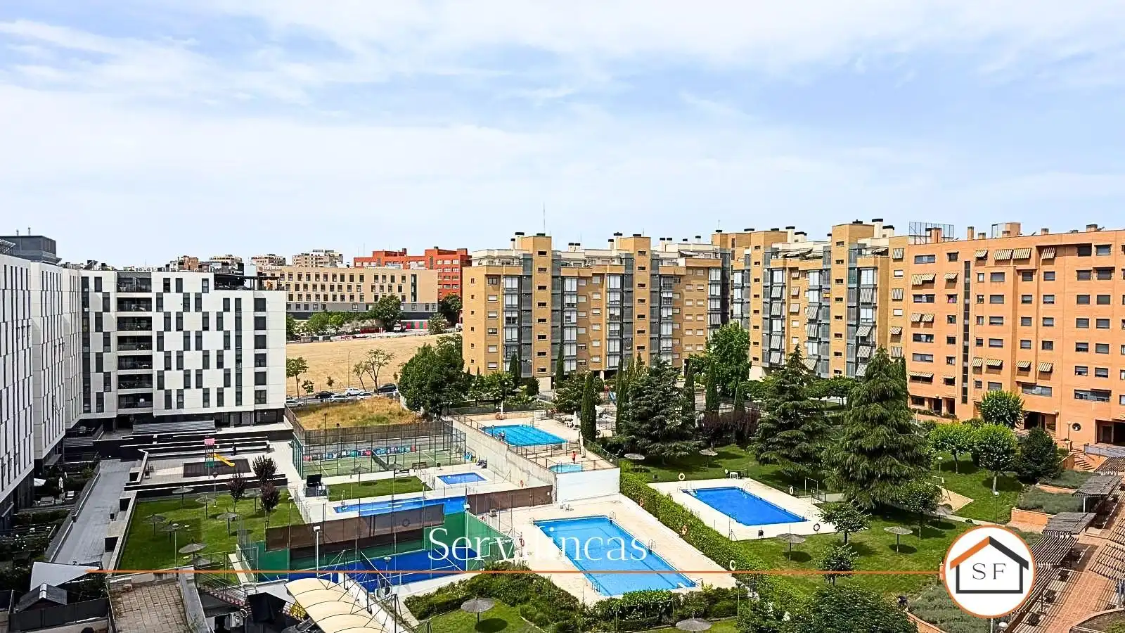 Piscina de Ático de alquiler en Madrid con Aire acondicionado, Calefacción y Jardín privado