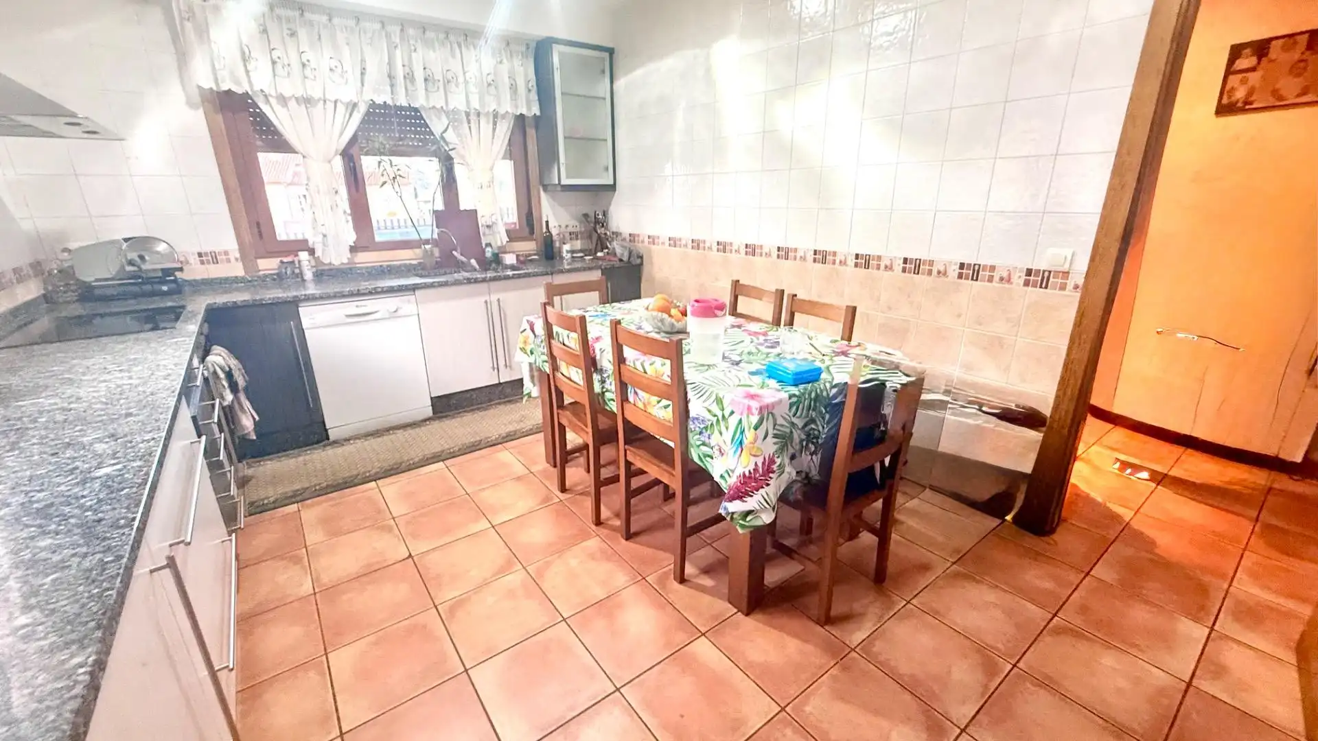 Cocina de Casa o chalet en venta en Lalín con Calefacción, Jardín privado y Terraza