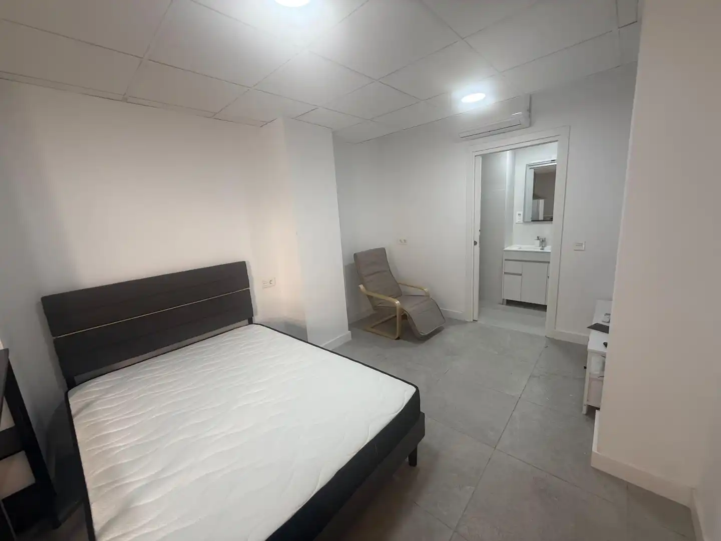 Schlafzimmer von Wohnung zur Miete in Almería mit Klimaanlage