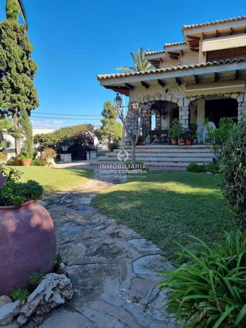 Vista exterior de Casa o chalet en venta en Alicante / Alacant con Jardín privado, Terraza y Trastero