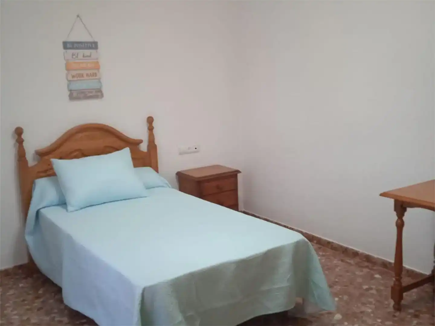 Dormitori de Casa adosada de lloguer en Cabra amb Aire condicionat i Moblat