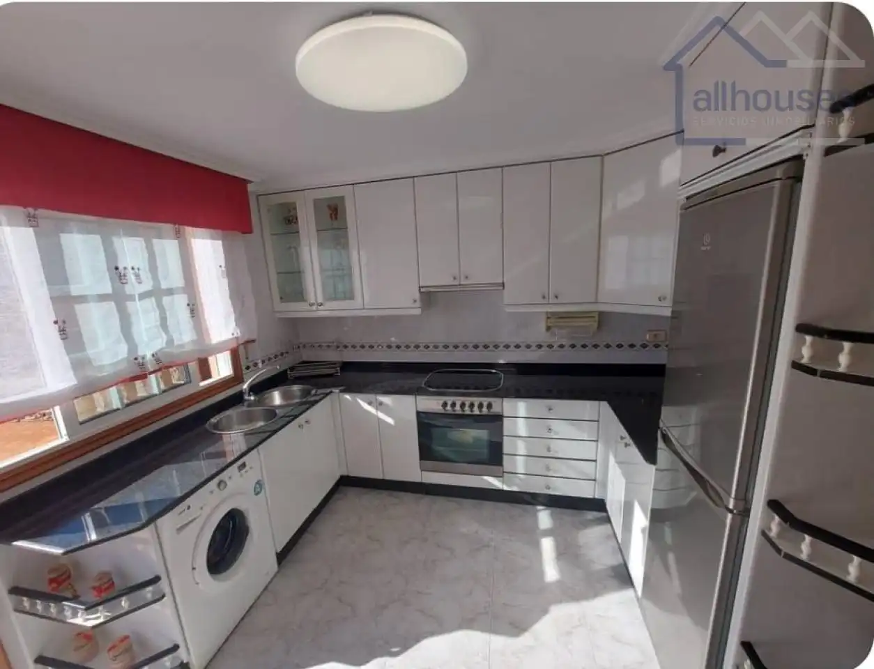 Cocina de Casa o chalet de alquiler en Vigo  con Calefacción, Jardín privado y Trastero