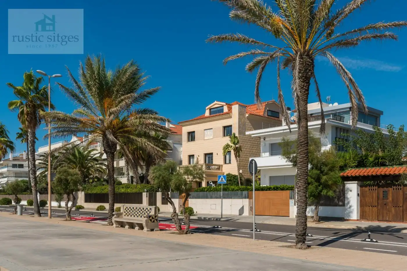 Vista exterior de Casa o xalet en venda en Sitges amb Aire condicionat, Calefacció i Jardí privat