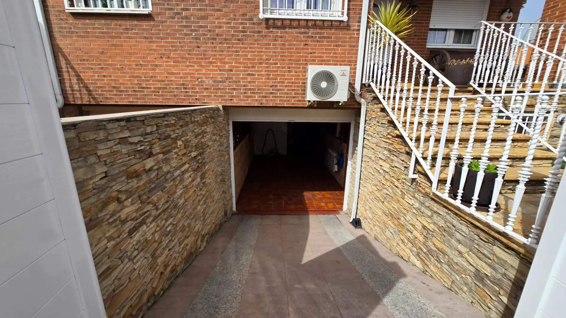 Casa adosada en venta en Alcalá de Henares con Aire acondicionado, Calefacción y Jardín privado