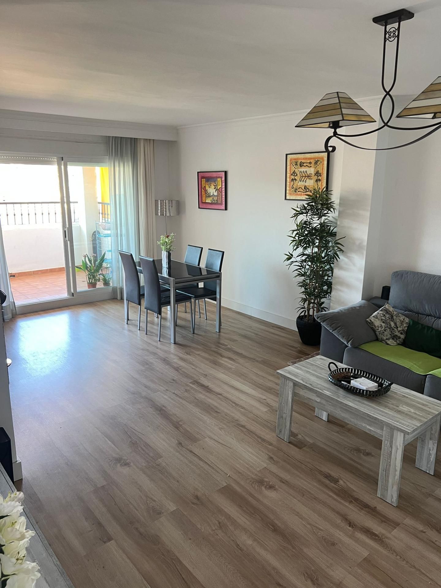 Menjador de Àtic en venda en Marbella amb Aire condicionat, Calefacció i Jardí privat