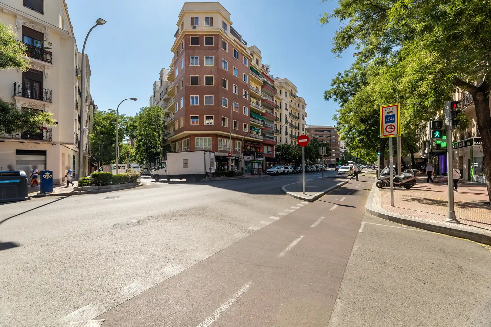 Vista exterior de Pis en venda en Madrid amb Calefacció i Terrassa