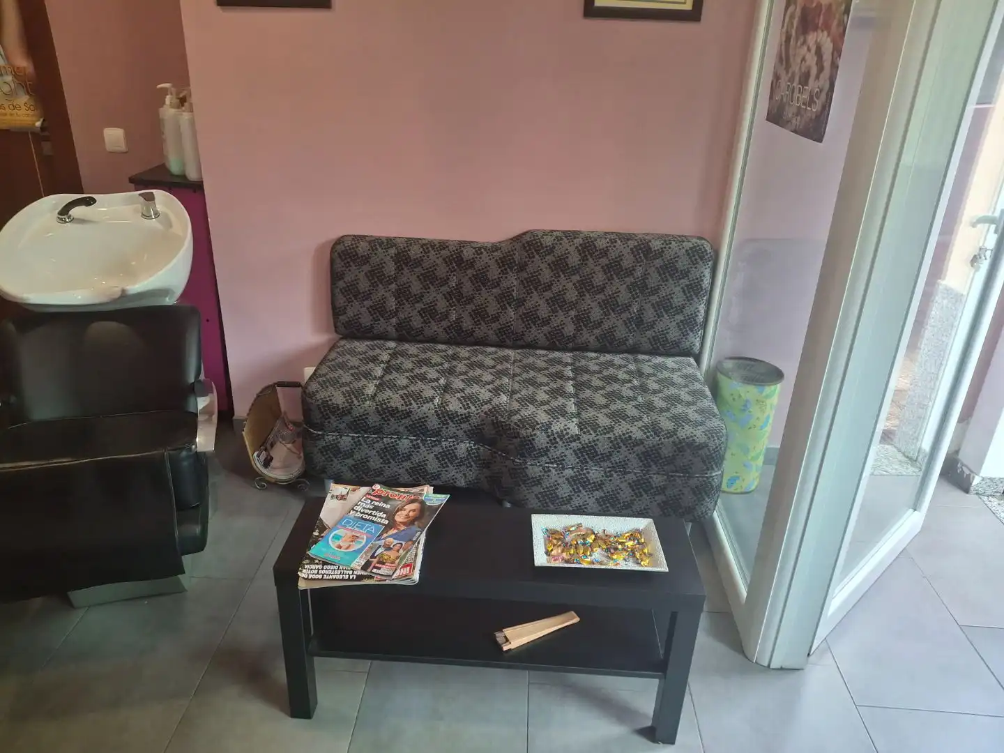 Sala de estar de Local de alquiler en Almanza con Aire acondicionado
