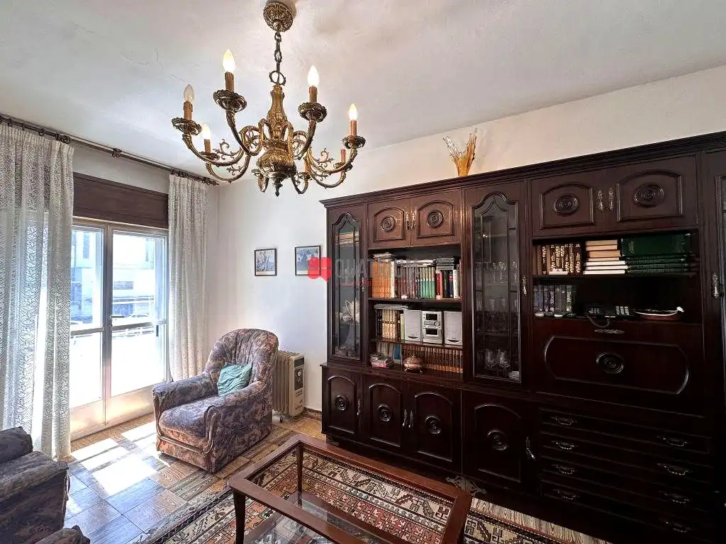 Sala d'estar de Casa o xalet en venda en Santiago de Compostela  amb Terrassa, Traster i Balcó