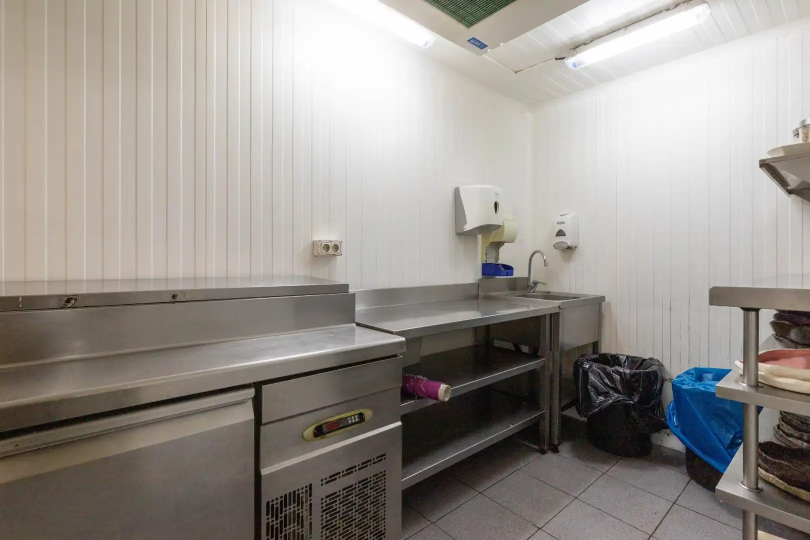 Kitchen of Commercial properties for sale in Sant Cugat del Vallès