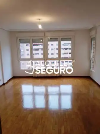 Vista exterior de Piso de alquiler en Valladolid con Calefacción