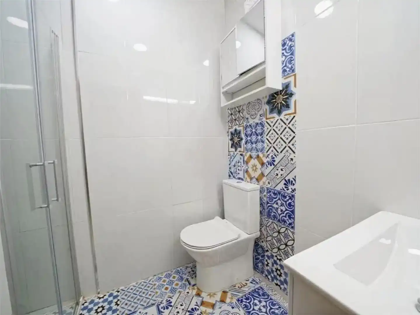 Bany de Casa o xalet en venda en El Campello amb Aire condicionat, Jardí privat i Traster