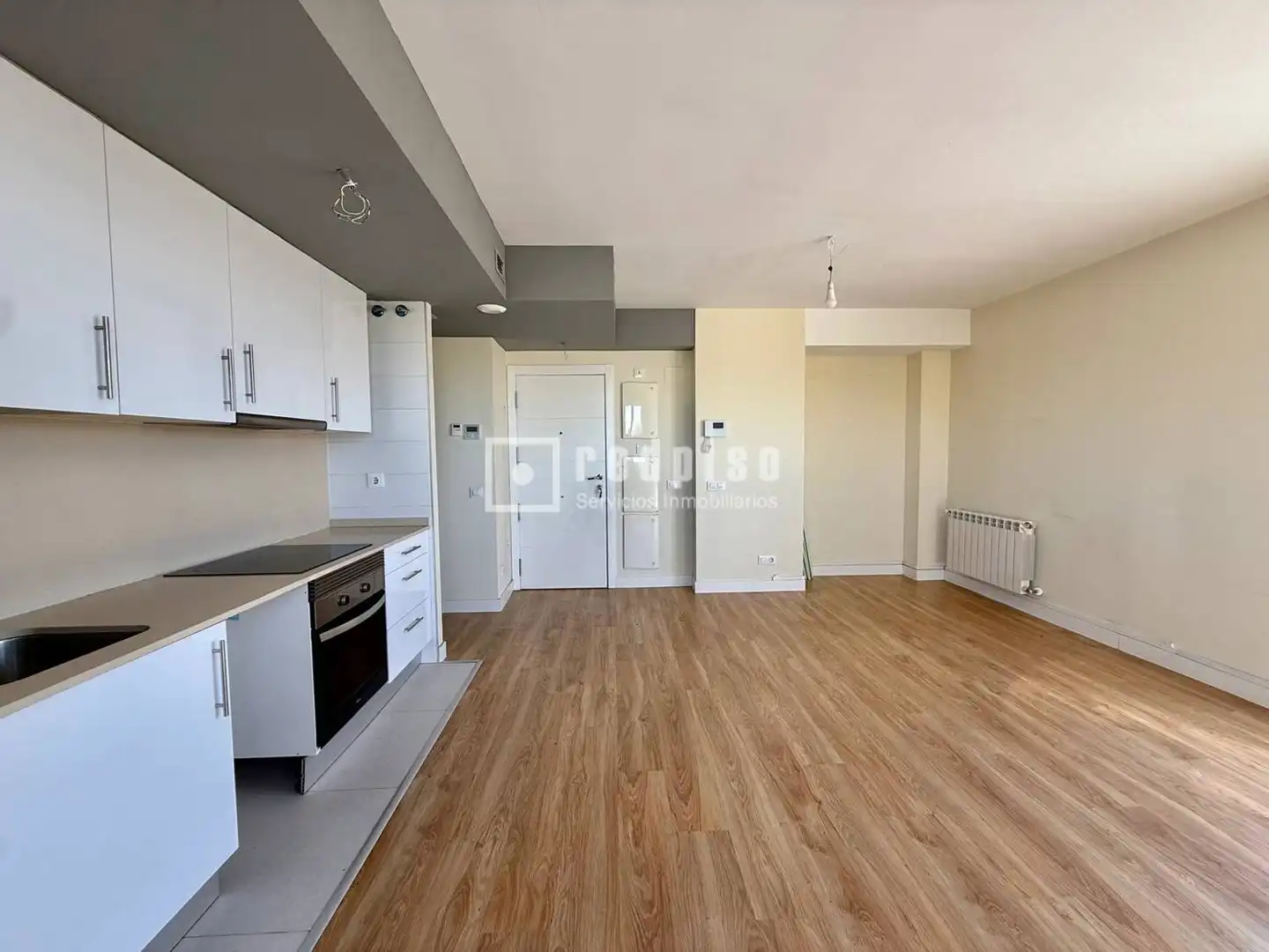 Schlafzimmer von Dachboden zur Miete in Madrid mit Heizung, Terrasse und Abstellraum