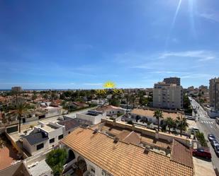 Vista exterior de Apartament de lloguer en Torrevieja amb Piscina i Balcó